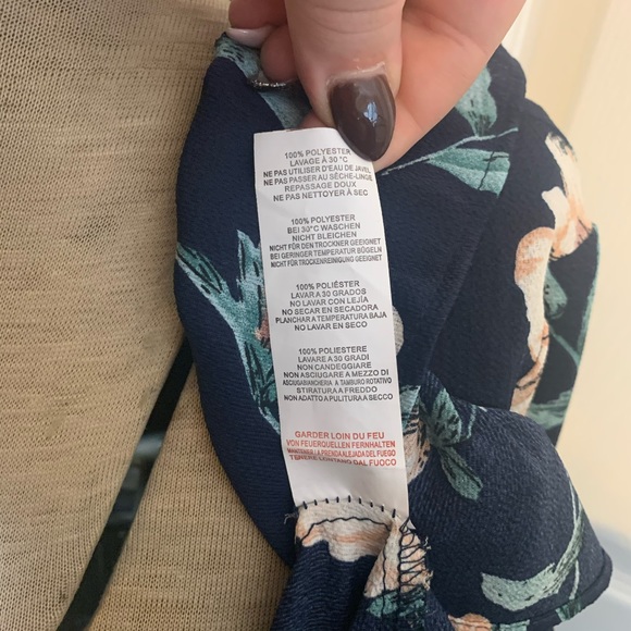 PrettyLittleThing Navy Blue Floral Dress Y1 - Picture 7 of 8